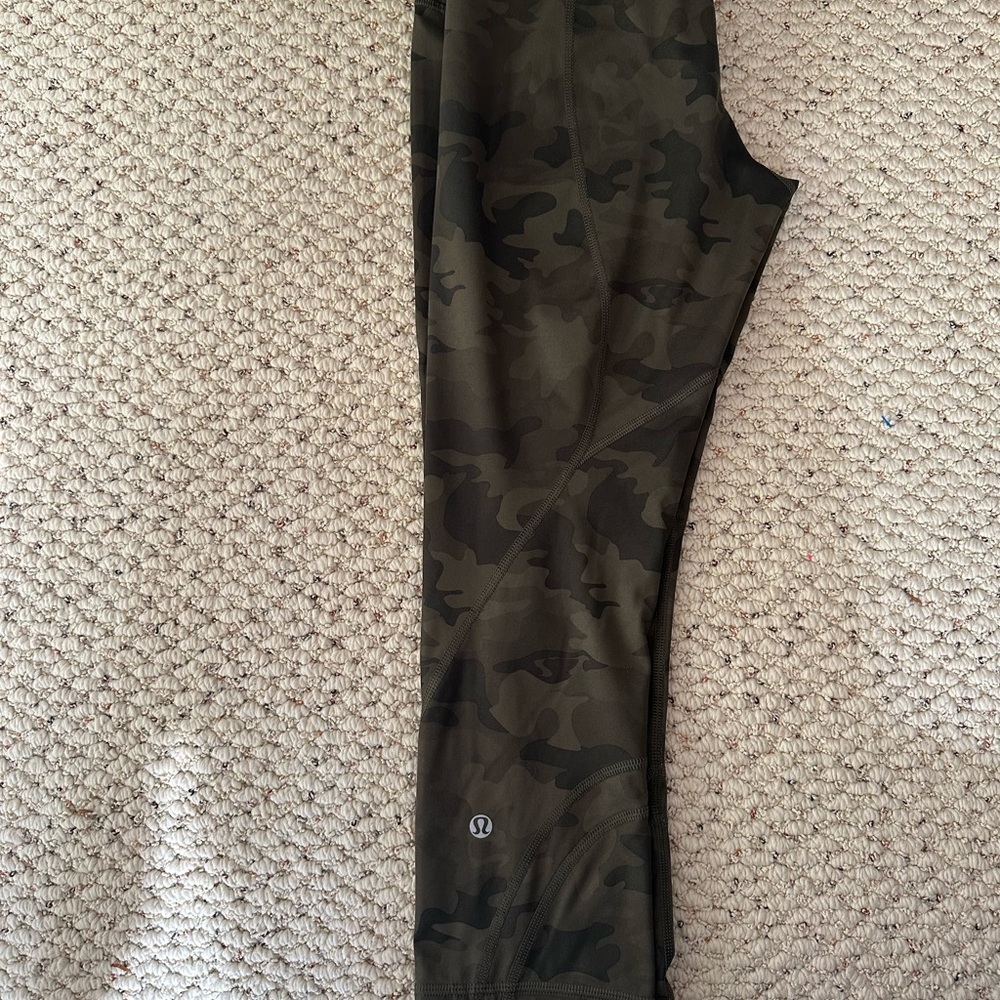 Lululemon cropped camo running pants - Picture 3 of 3